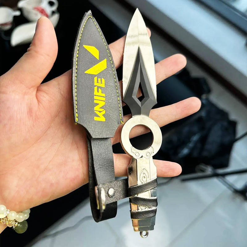 Kunai knife keychain with black sheath and yellow “KNIFE” mark, plus silver ring and blade